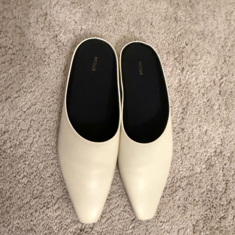 Neous mule flats BRAND NEW